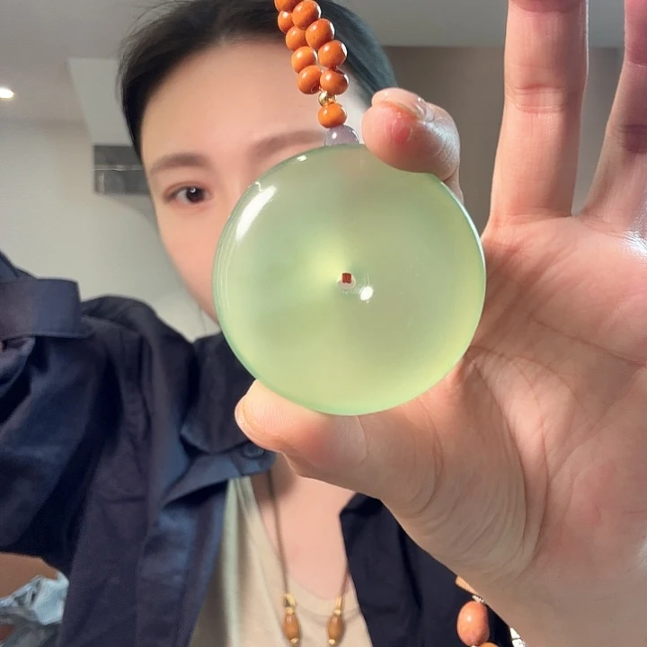 孙***财未镶嵌蛇纹石玉颈饰