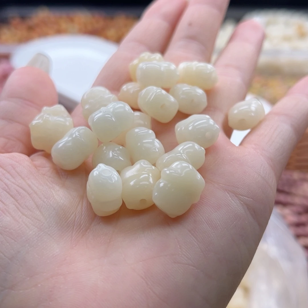 白玉菩提吊坠q12-13mm/5+5颗小熊饼