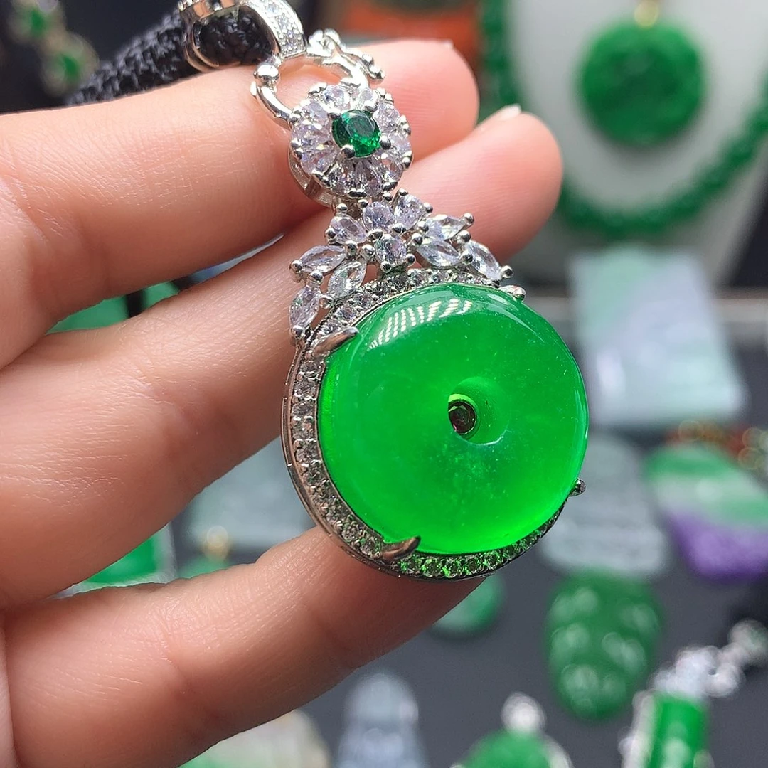 翡翠颈饰未镶嵌翡翠