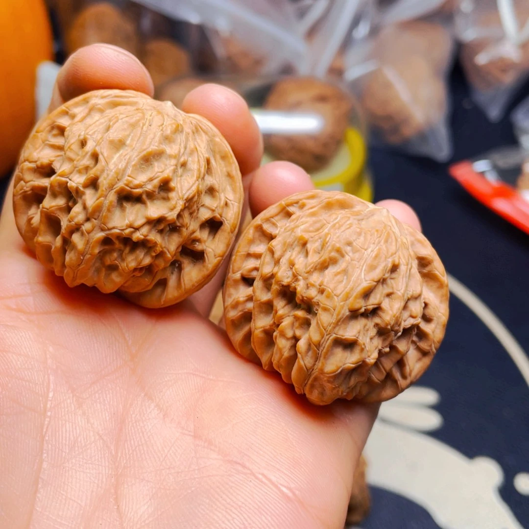 文玩核桃吊坠磨盘狮子头