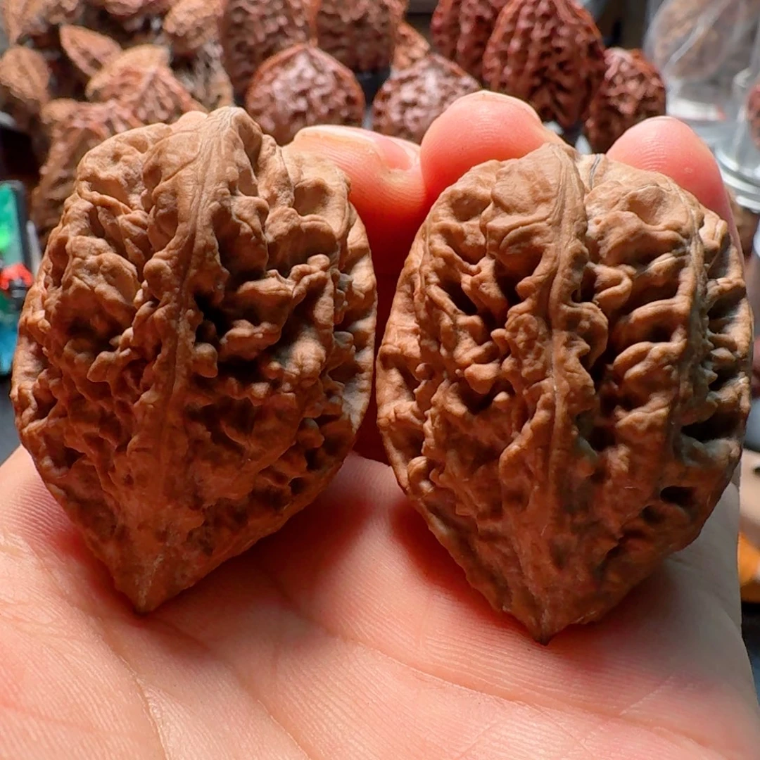 文玩核桃吊坠豆粒虎头