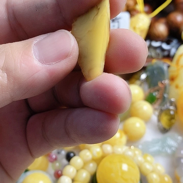 琥珀颈饰未镶嵌…*哥