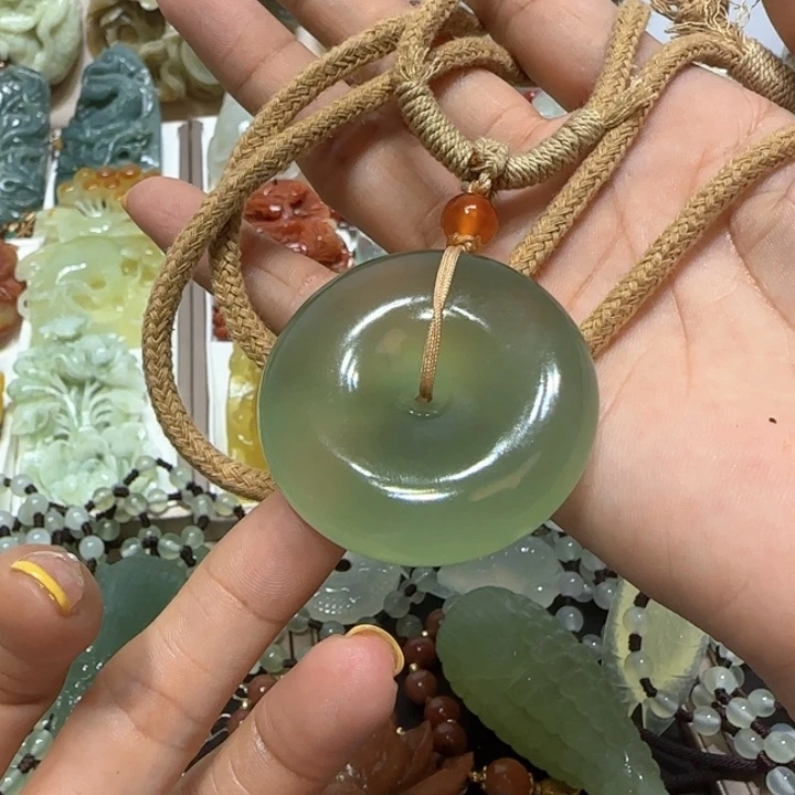 蛇纹石玉未镶嵌吊坠