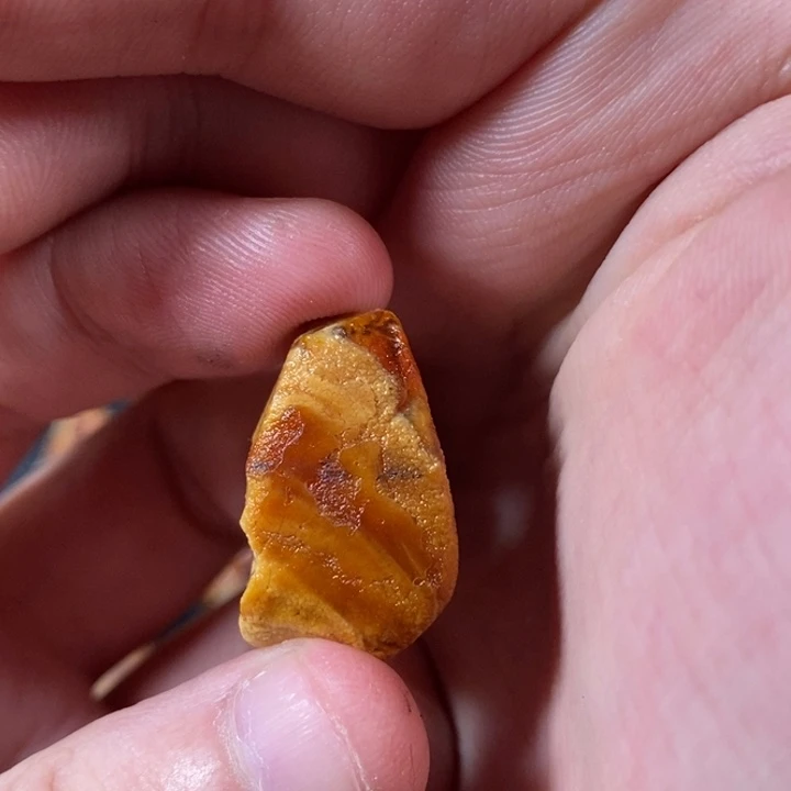 未镶嵌定制琥珀L****?琥珀蜜蜡原石定制