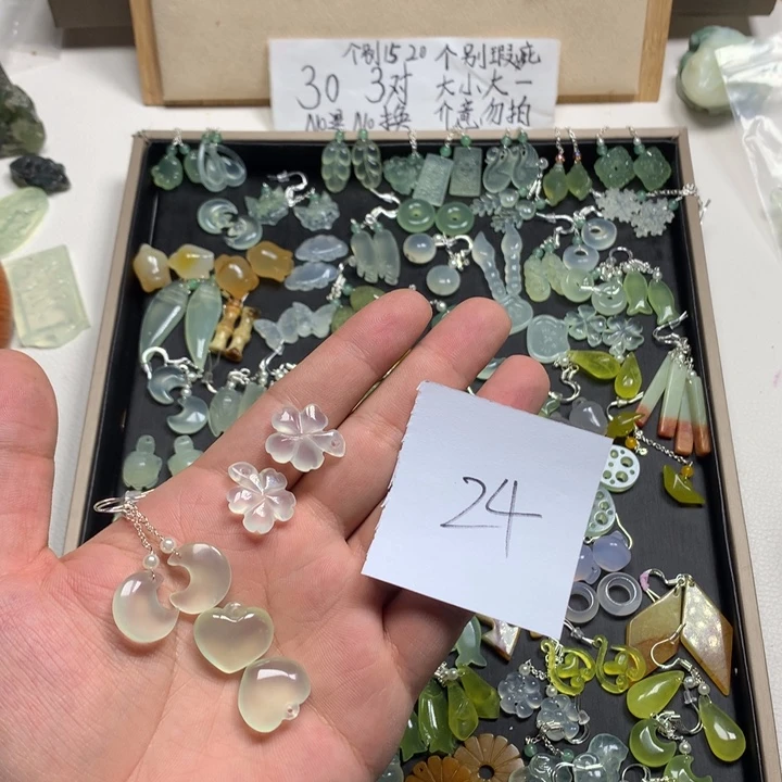 花****蛇纹石玉合金耳钉