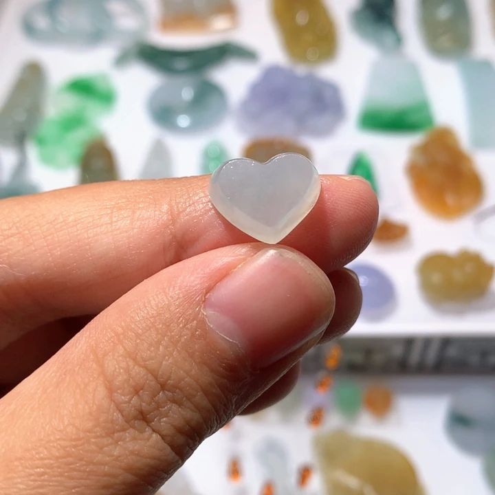 未镶嵌定制翡翠爱心