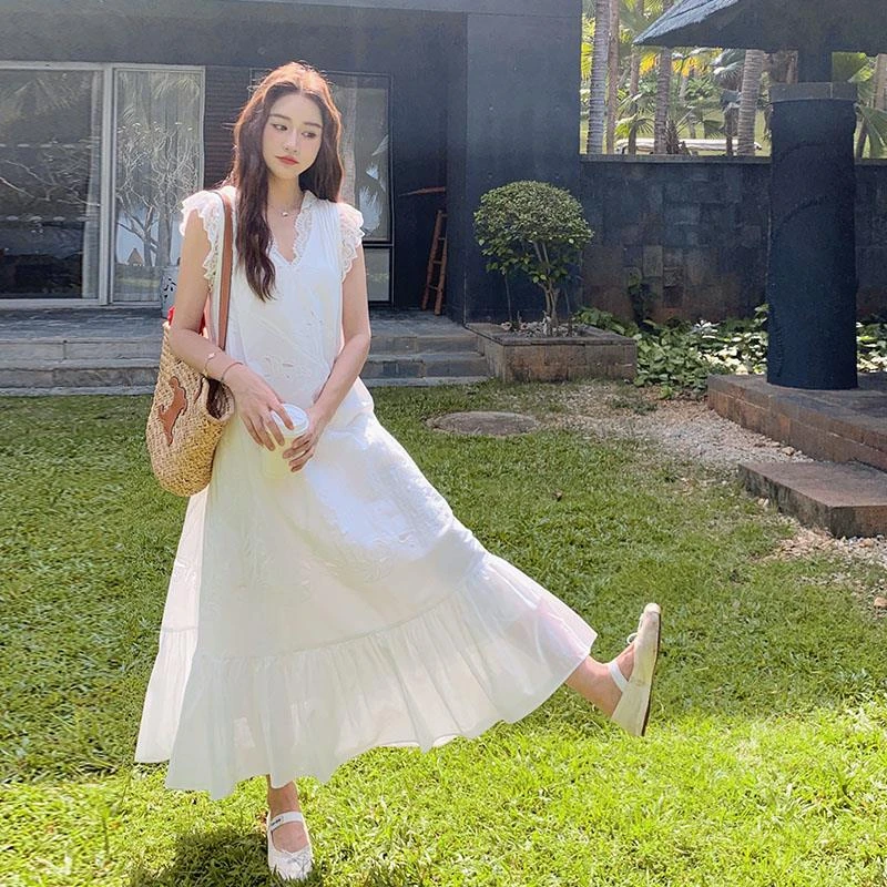 白色蕾丝花边V领无袖连衣裙女2025夏季新款高级感气质宽松背心裙
