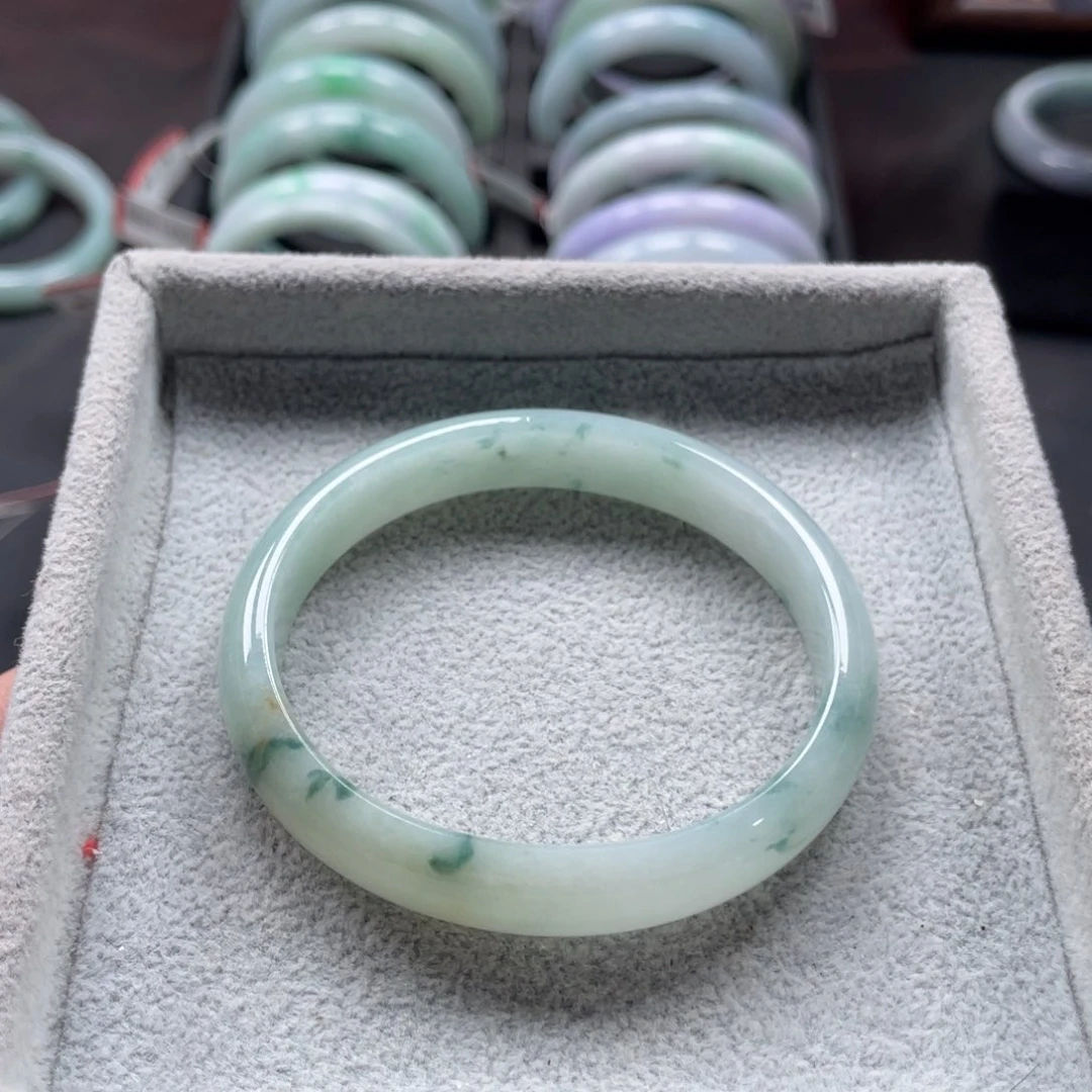 翡翠未镶嵌手镯贵妃