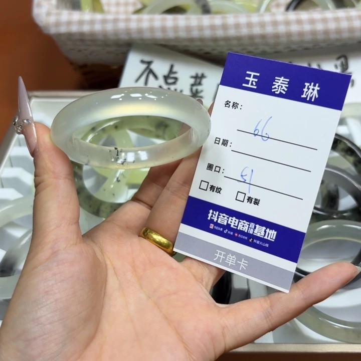 未镶嵌岫玉手镯天然