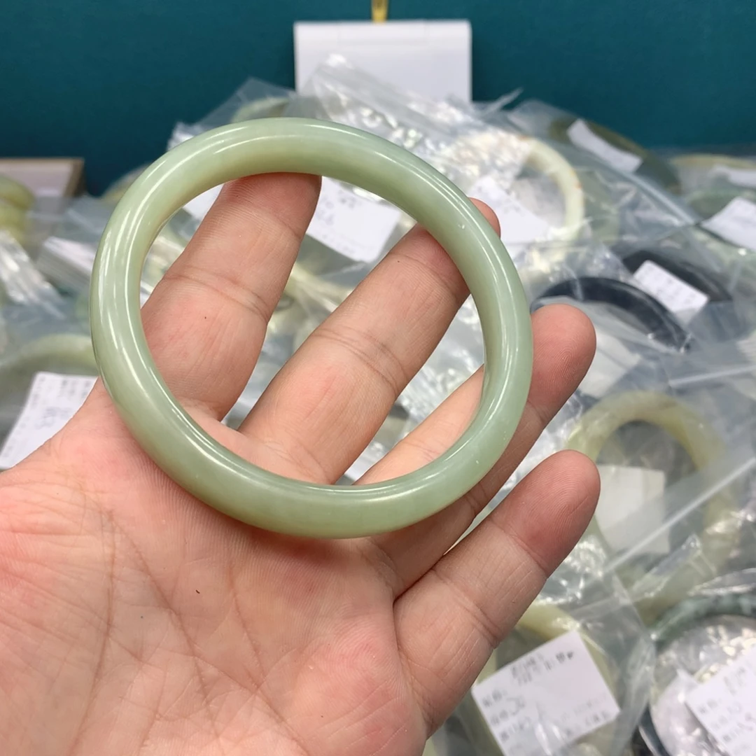 叽****未镶嵌蛇纹石玉手镯