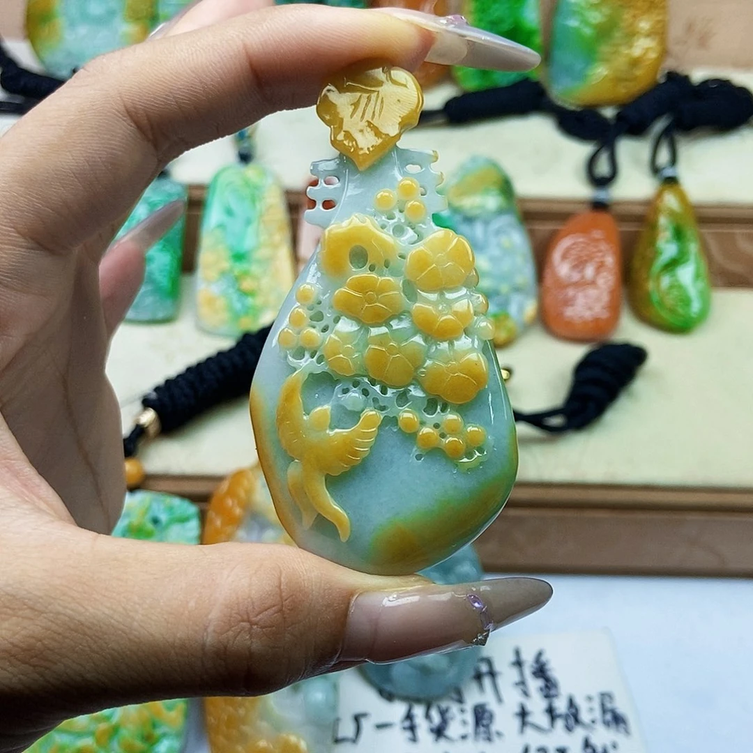 翡翠未镶嵌颈饰翡翠