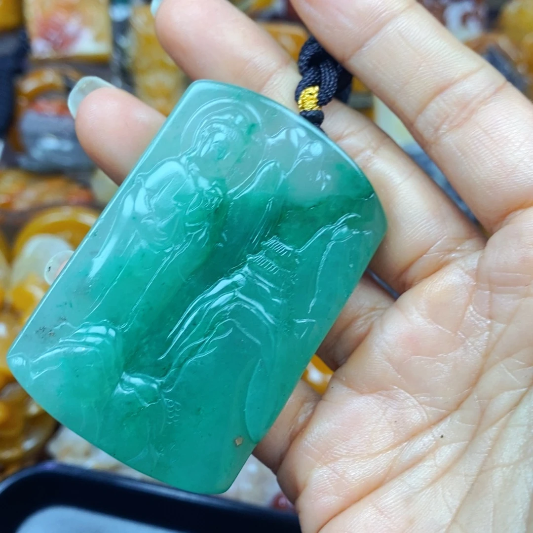 未镶嵌石英质玉（黄龙玉）颈饰