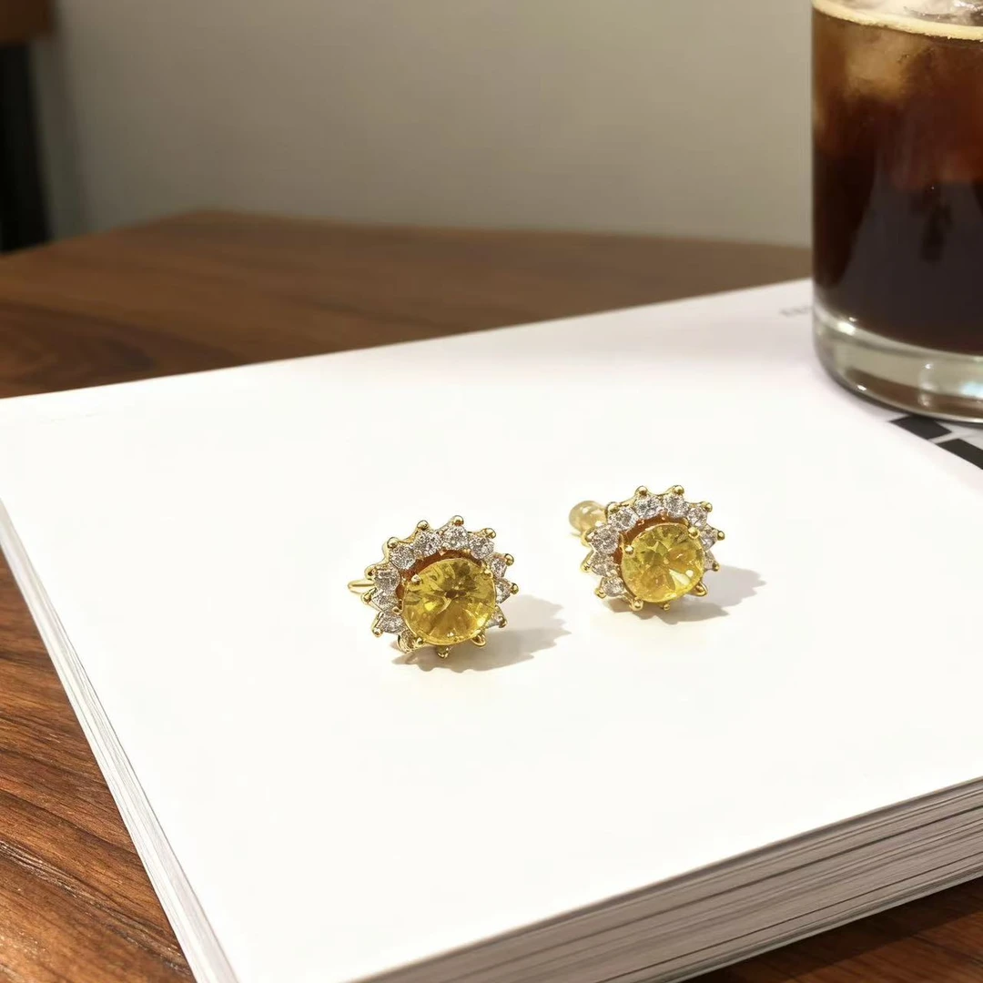 精品黄太阳花黄耳钉———————D