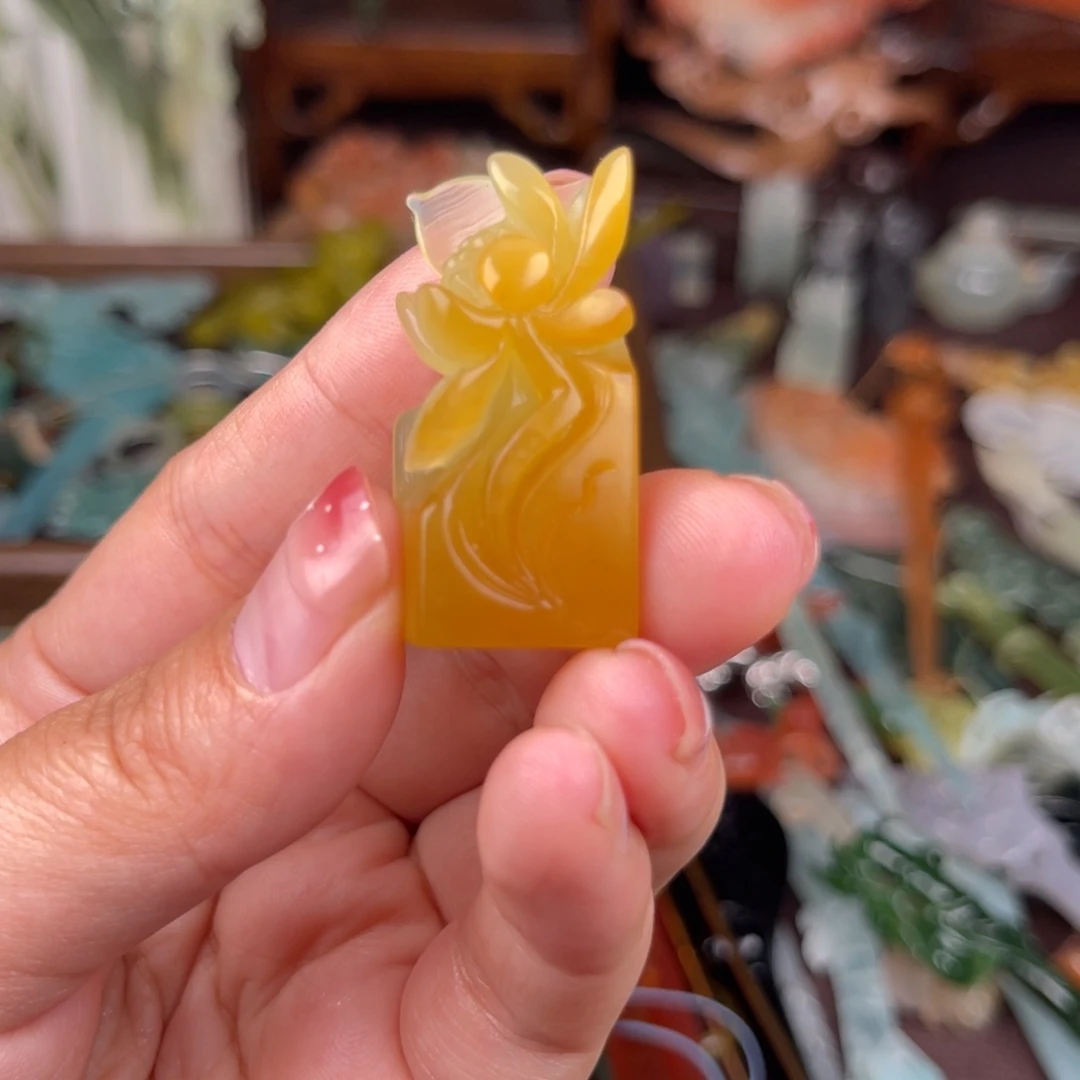蛇纹石玉未镶嵌荷花印章