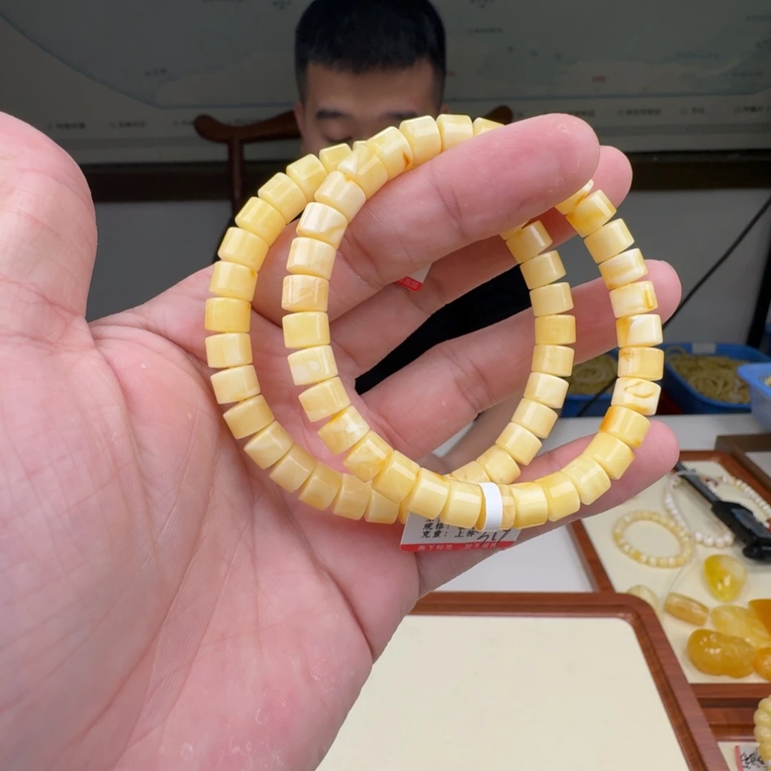 琥珀未镶嵌裸石多样性发其一