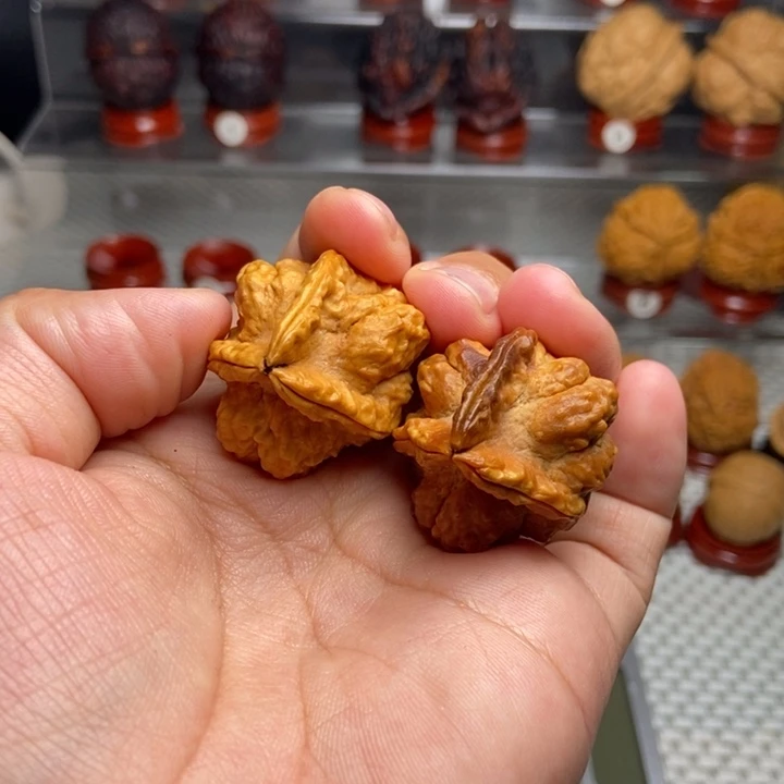 桃核把件何*金蟾塔三棱99