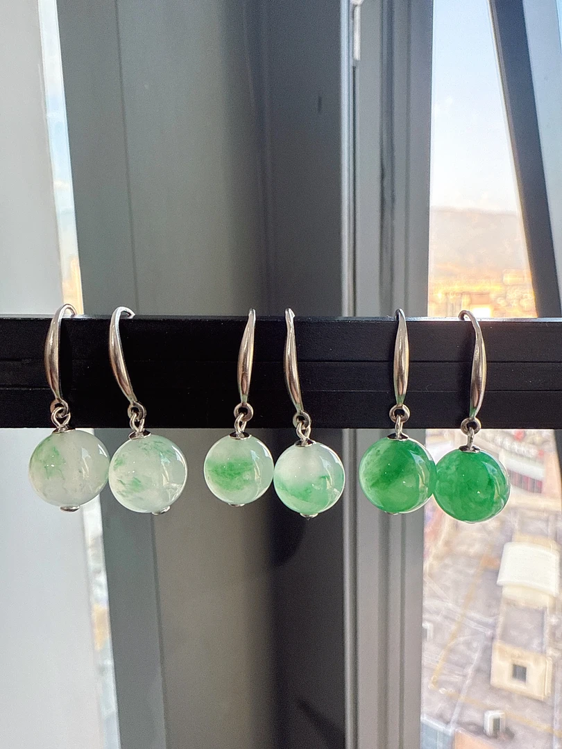 非洲翠冰飘花耳环一对（天然玉石纹路有所差异发其一）