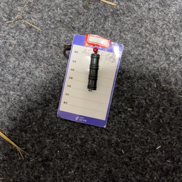 颈饰未镶嵌和田玉人**一