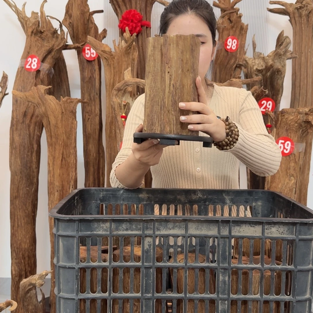 沉香碎屑沉香原材料