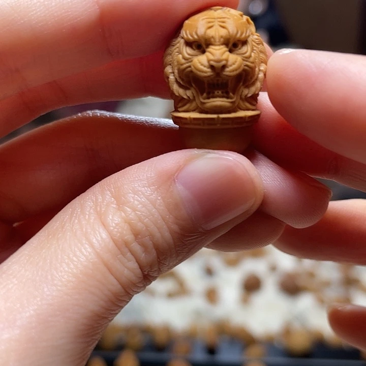 橄榄核吊坠虎头 三通