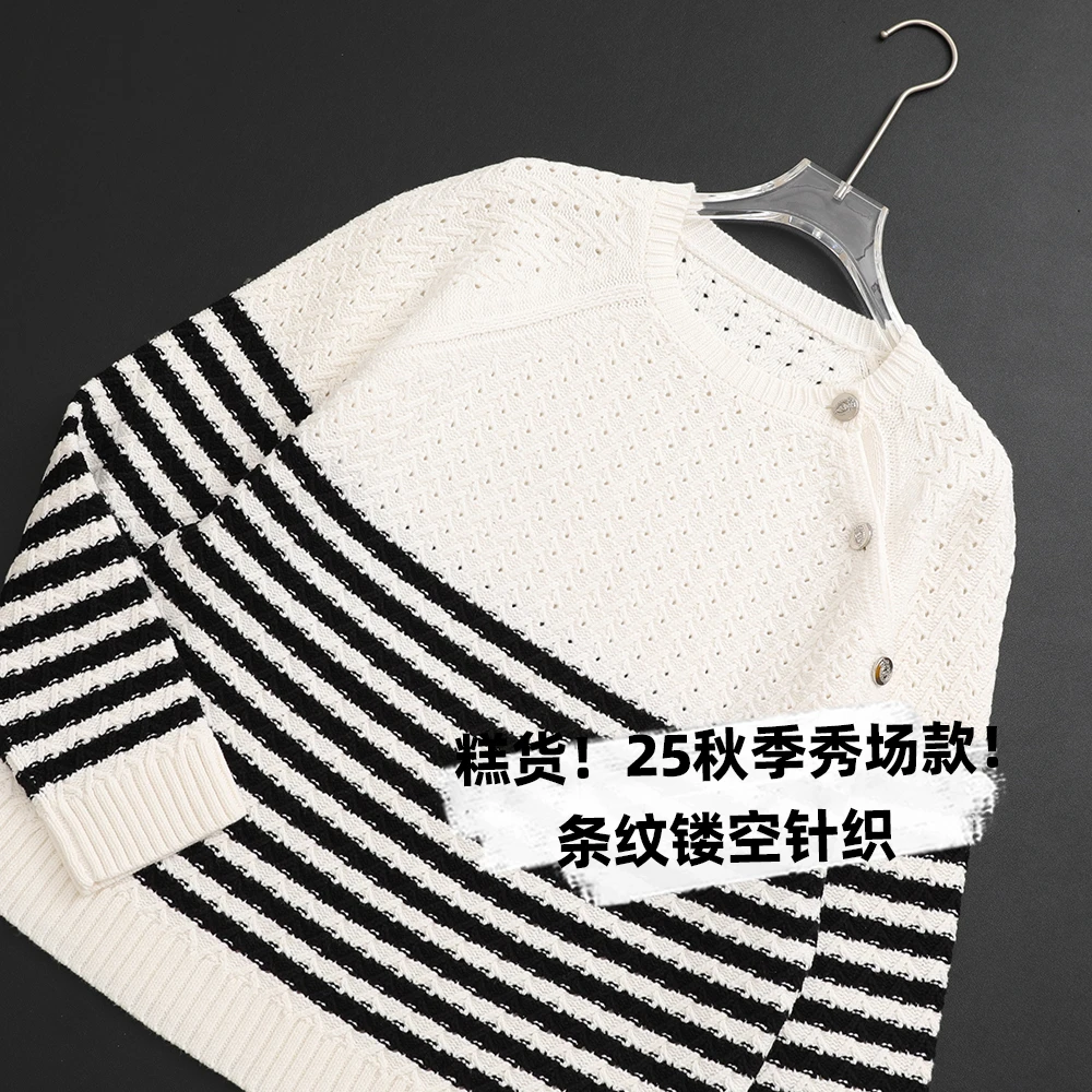 松弛感天花板！高端意奢经典法式条纹方圆领金属扣厚款镂空针织衫