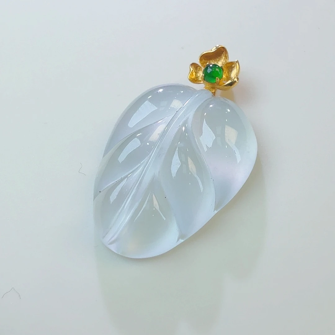 翡翠18K金镶嵌颈饰纯白叶子