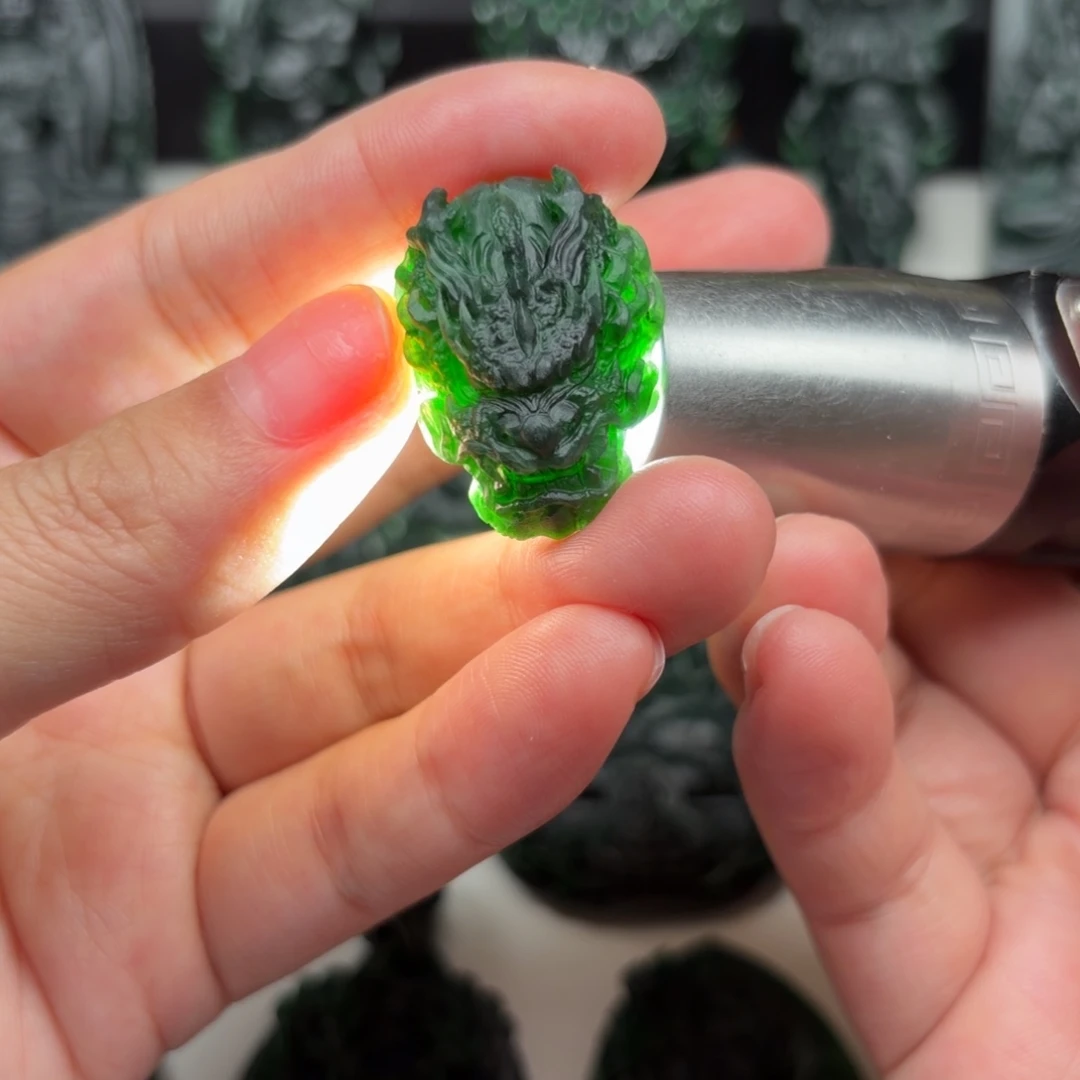 定制翡翠未镶嵌龙头