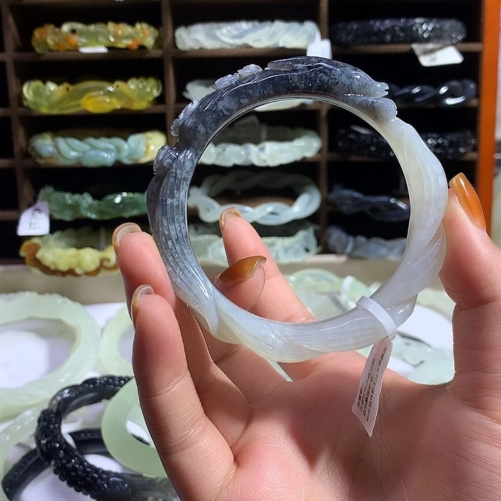 蛇纹石玉未镶嵌手镯