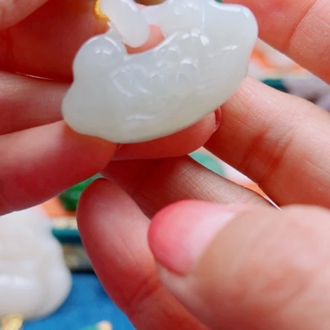 和田玉颈饰18K金镶嵌