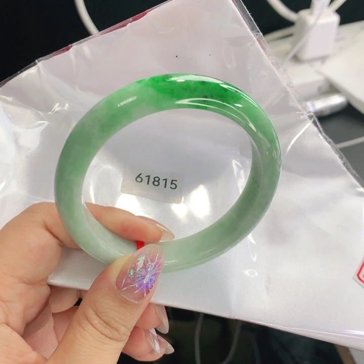 翡翠手镯未镶嵌西*03。