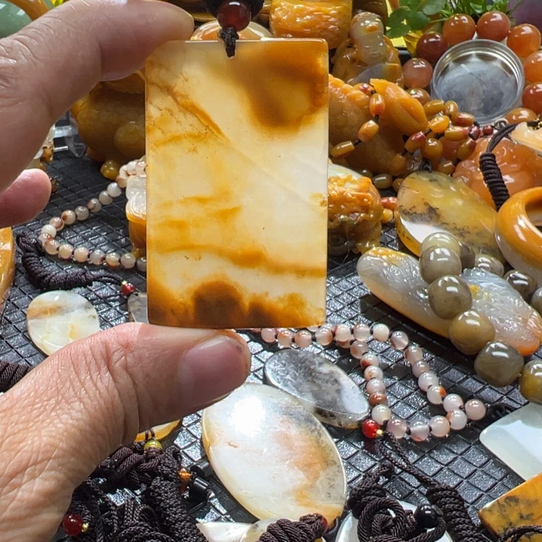 石英质玉未镶嵌颈饰