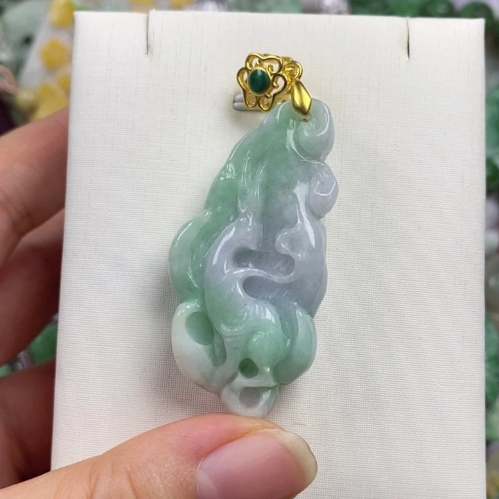 翡翠未镶嵌吊坠(赠链)