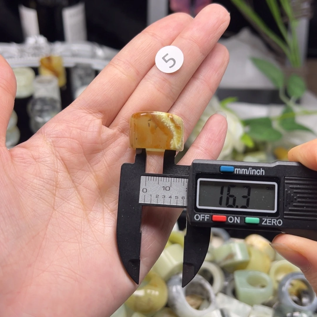 蛇纹石玉未镶嵌戒指