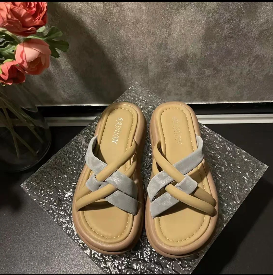 夏季2025厚底女款时尚休闲外穿平底百搭网红平底露趾交叉拖鞋