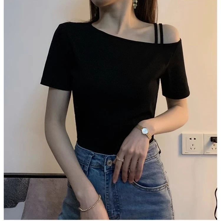 黑色吊带斜肩t恤女夏装修身露肩短袖显瘦新款小众设计感锁骨上衣