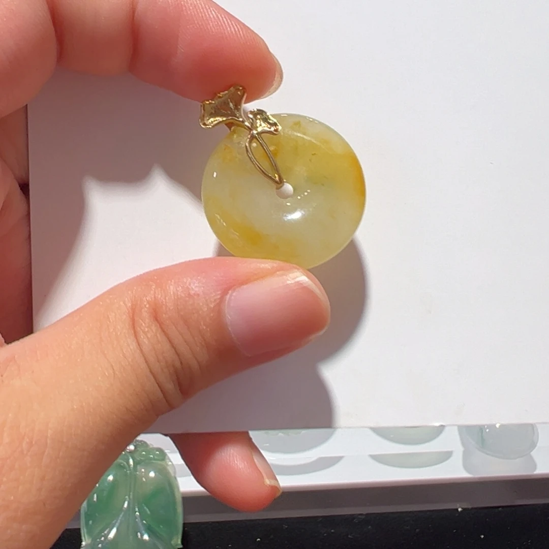 颈饰18K金镶嵌翡翠吊坠