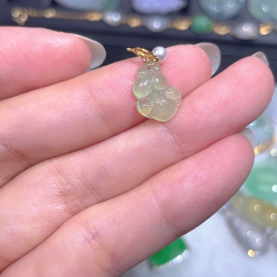 颈饰18K金镶嵌翡翠翡翠