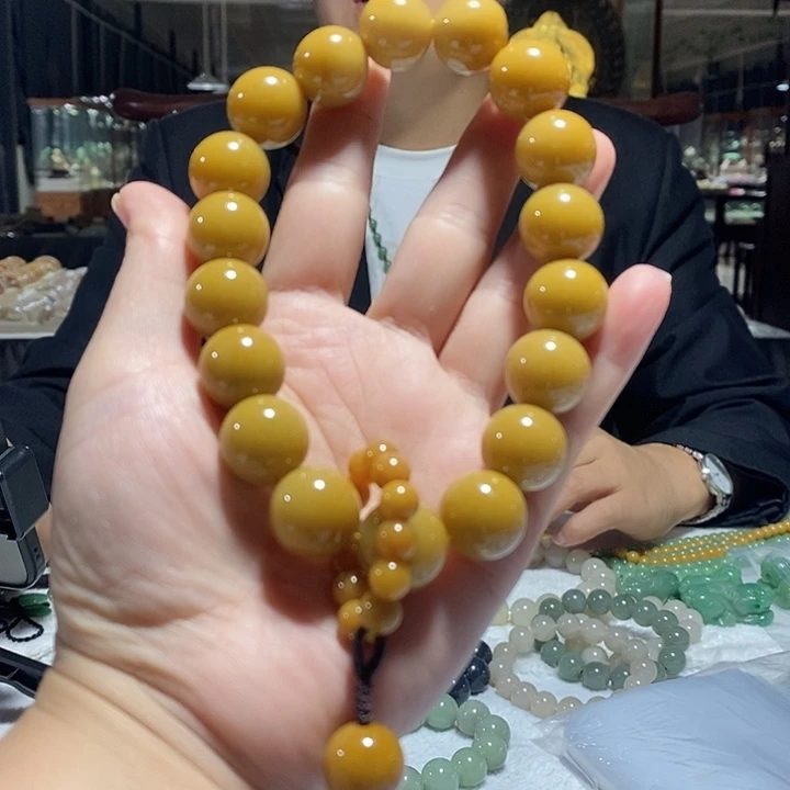 颈饰未镶嵌密玉（石英质玉）