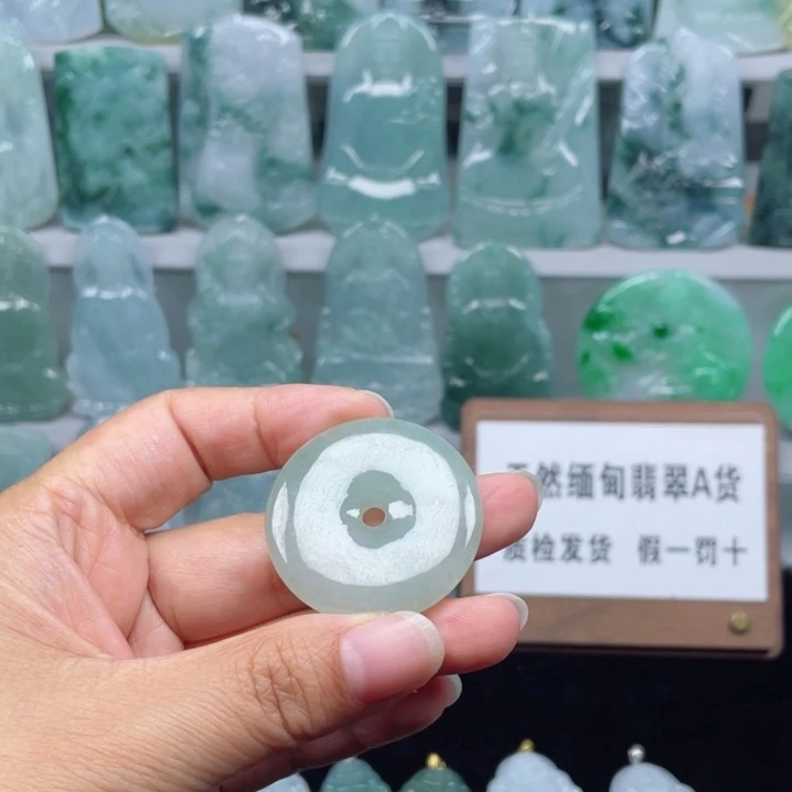 颈饰未镶嵌翡翠平安扣