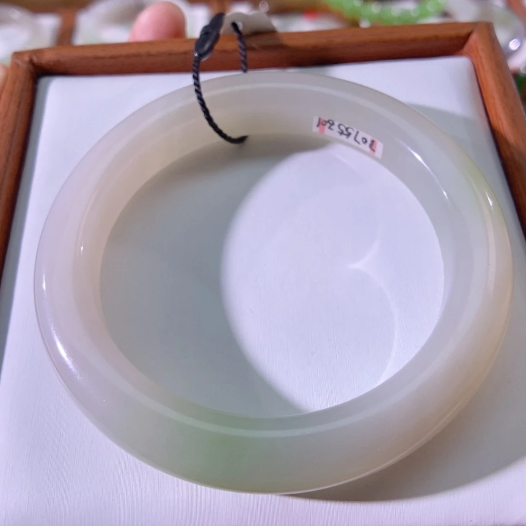 【闪购商品】未镶嵌手镯和田玉（翠青玉）