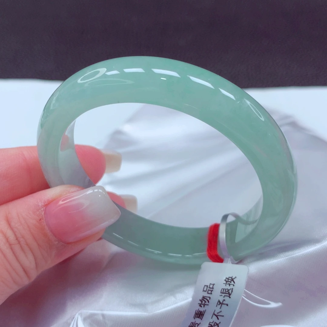 翡翠手镯未镶嵌手镯