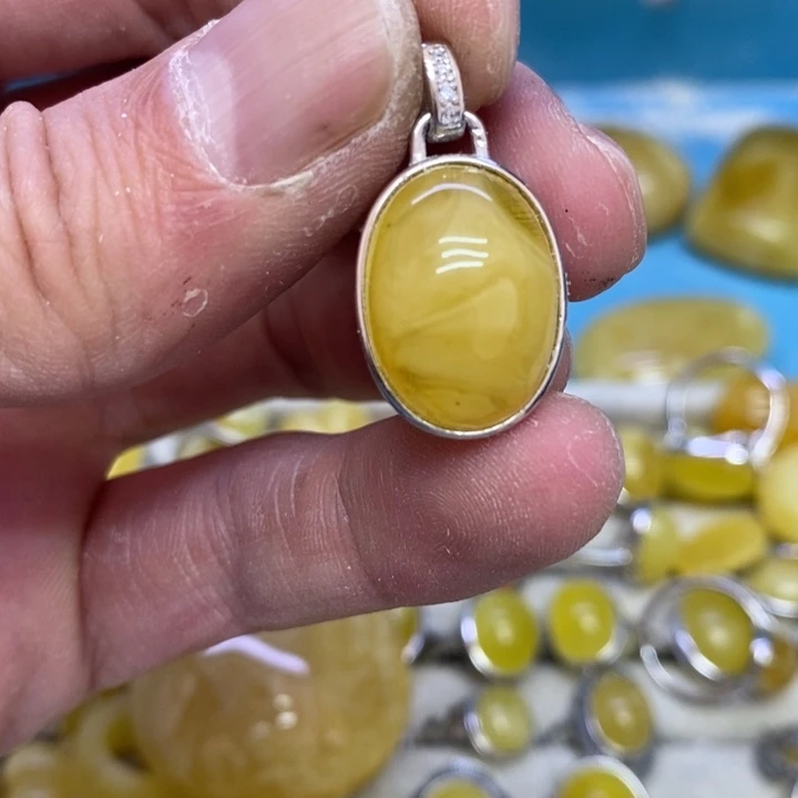 蜜蜡裸石银S925镶嵌吊坠