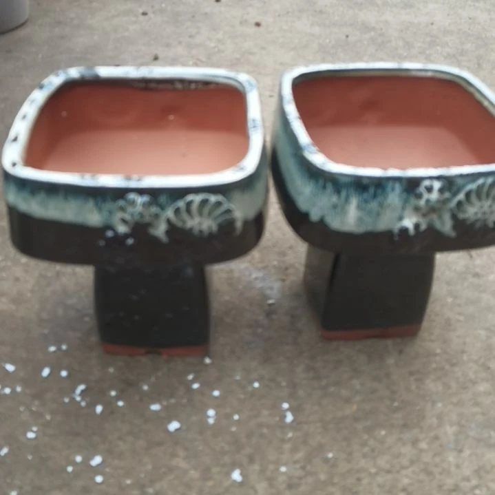 红陶瑕疵两个盆子。。。