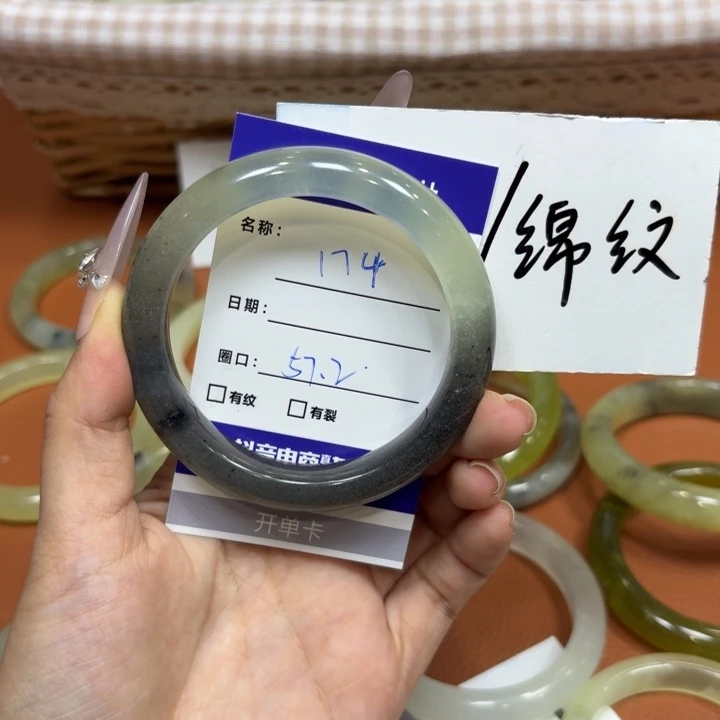 未镶嵌岫玉手镯天然