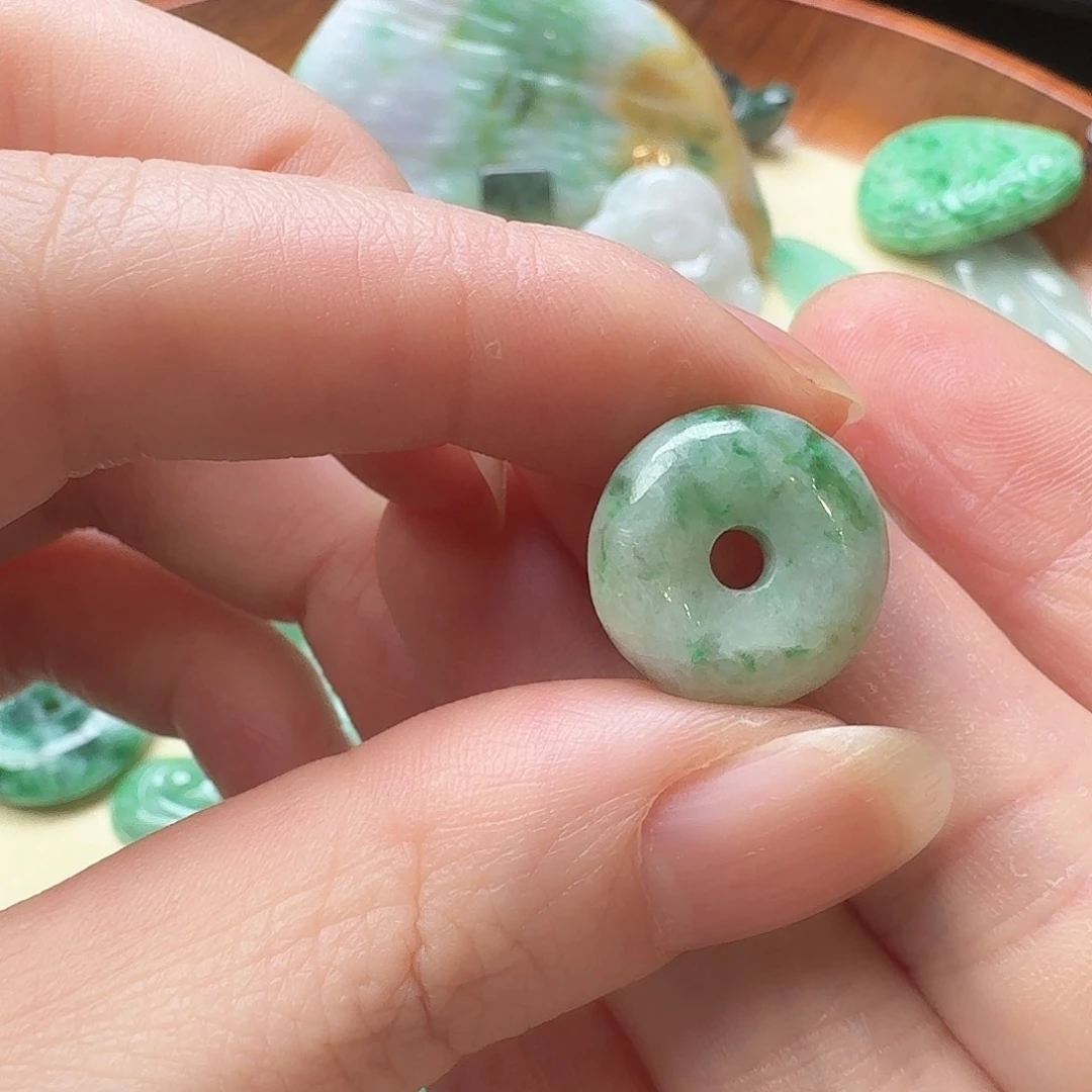 颈饰未镶嵌翡翠平安扣