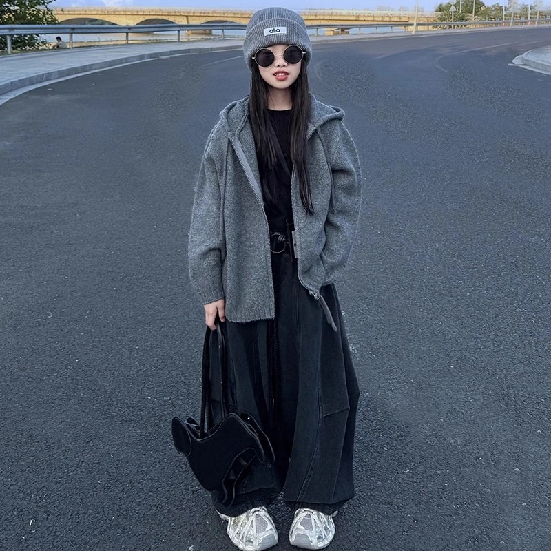 女童新款针织外套灰色针织纯色保暖秋季连帽毛衣针织衫开衫款拉链