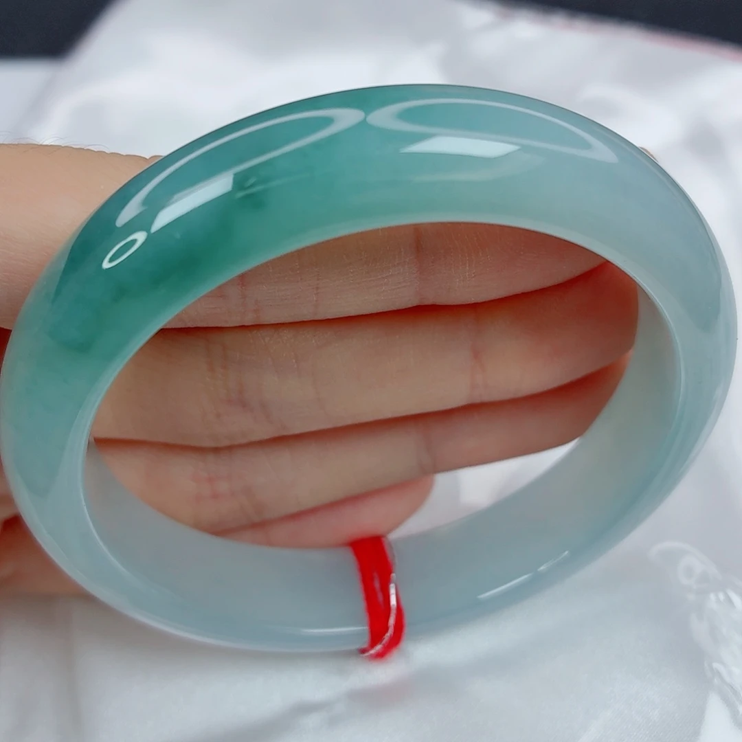 翡翠未镶嵌手镯56.1正圈，冰润飘青蓝色，淡蓝底紫底，023