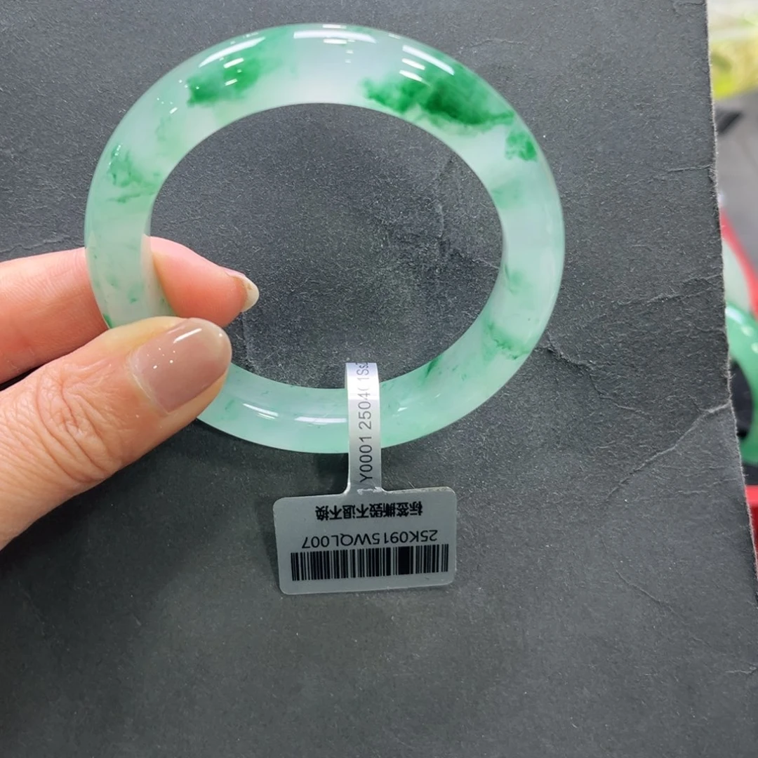 金***铺石英质玉（非洲翠）未镶嵌手镯➕小玥54.6