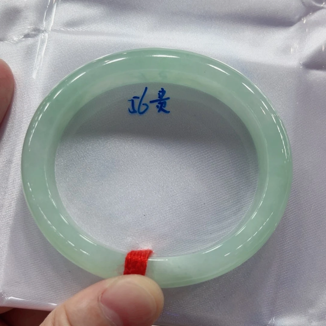 翡翠手镯未镶嵌56贵