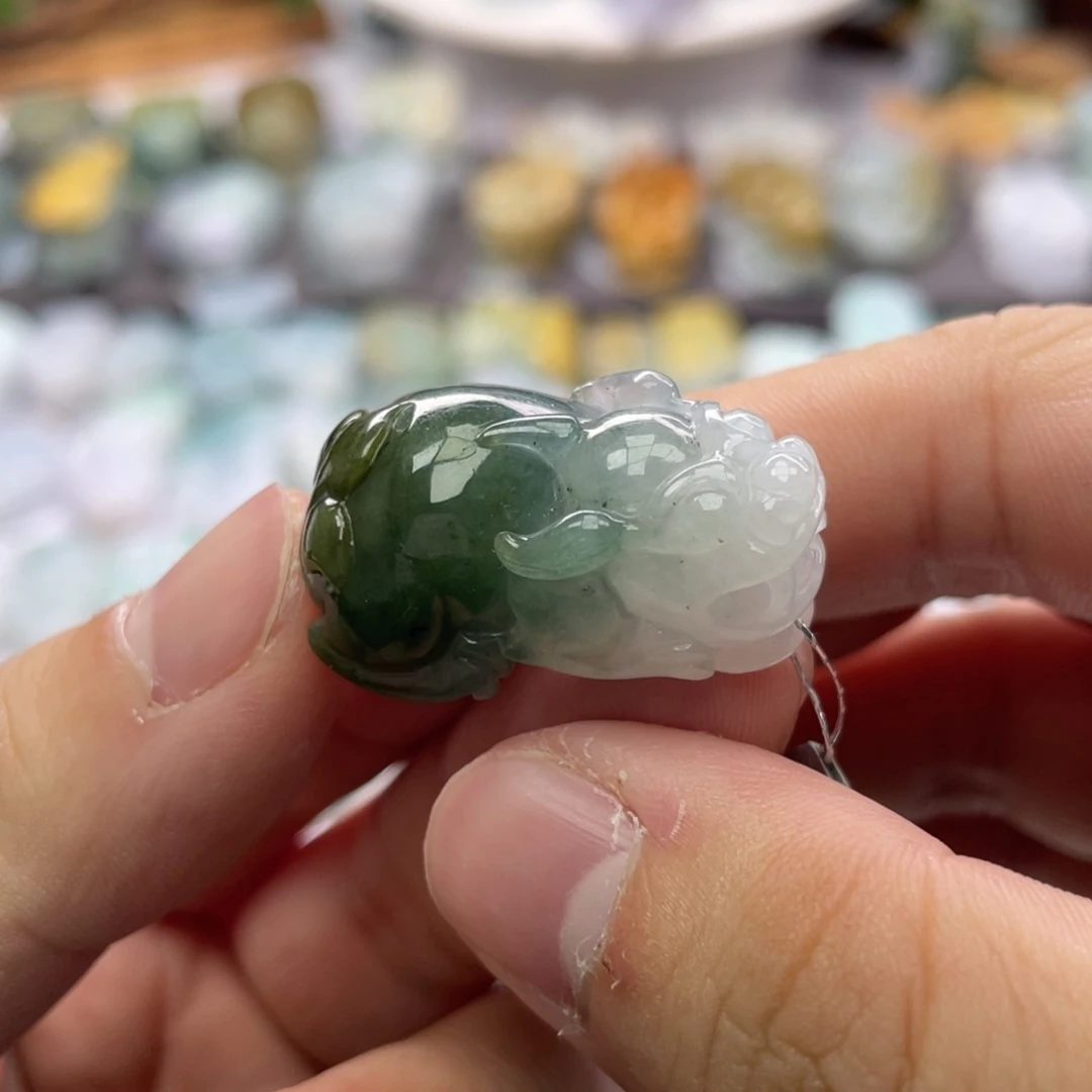翡翠颈饰未镶嵌貔貅